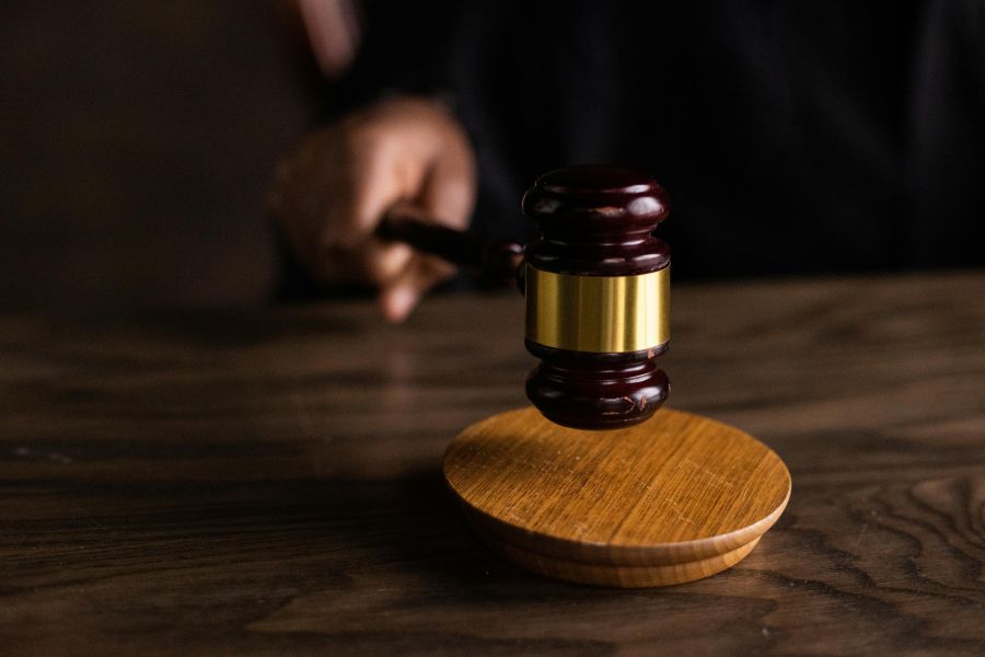 Klage gegen Leistungsbescheid: Welche Unterlagen Sie vorbereiten sollten
