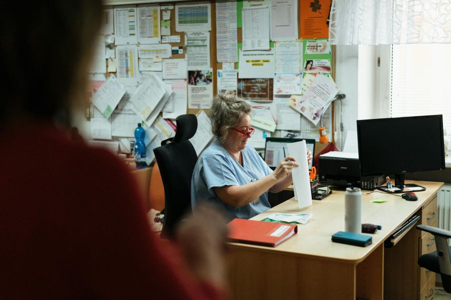 Pflege zu Hause organisieren: Leistungen, Hilfen und Kosten im Überblick