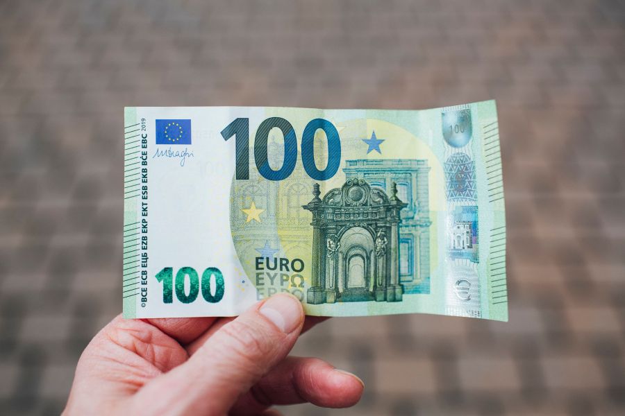Elterngeld-Bescheid richtig prüfen: Fehler bei der Einkommensberechnung erkennen